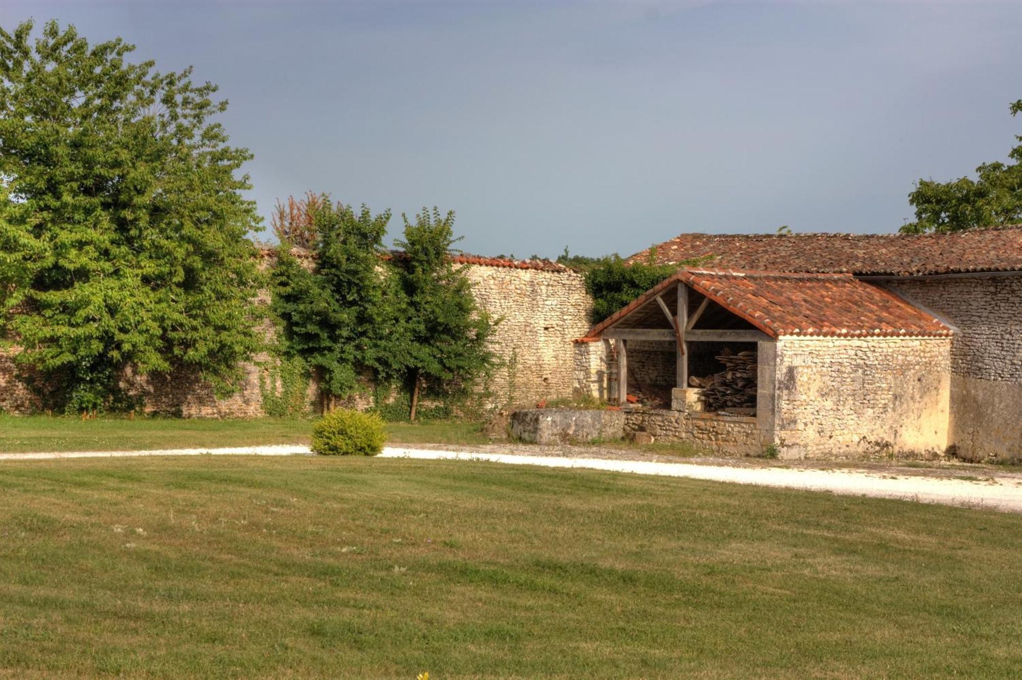 Chambres D'Hotes Logis De L'Astree Saint-Bris-des-Bois Cameră foto